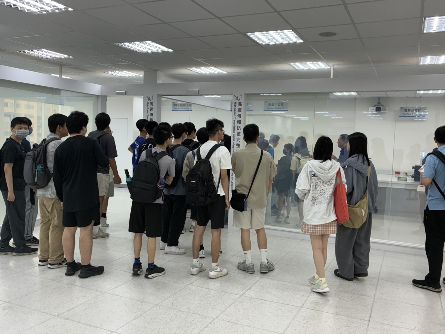 AI驅動高速電磁模擬